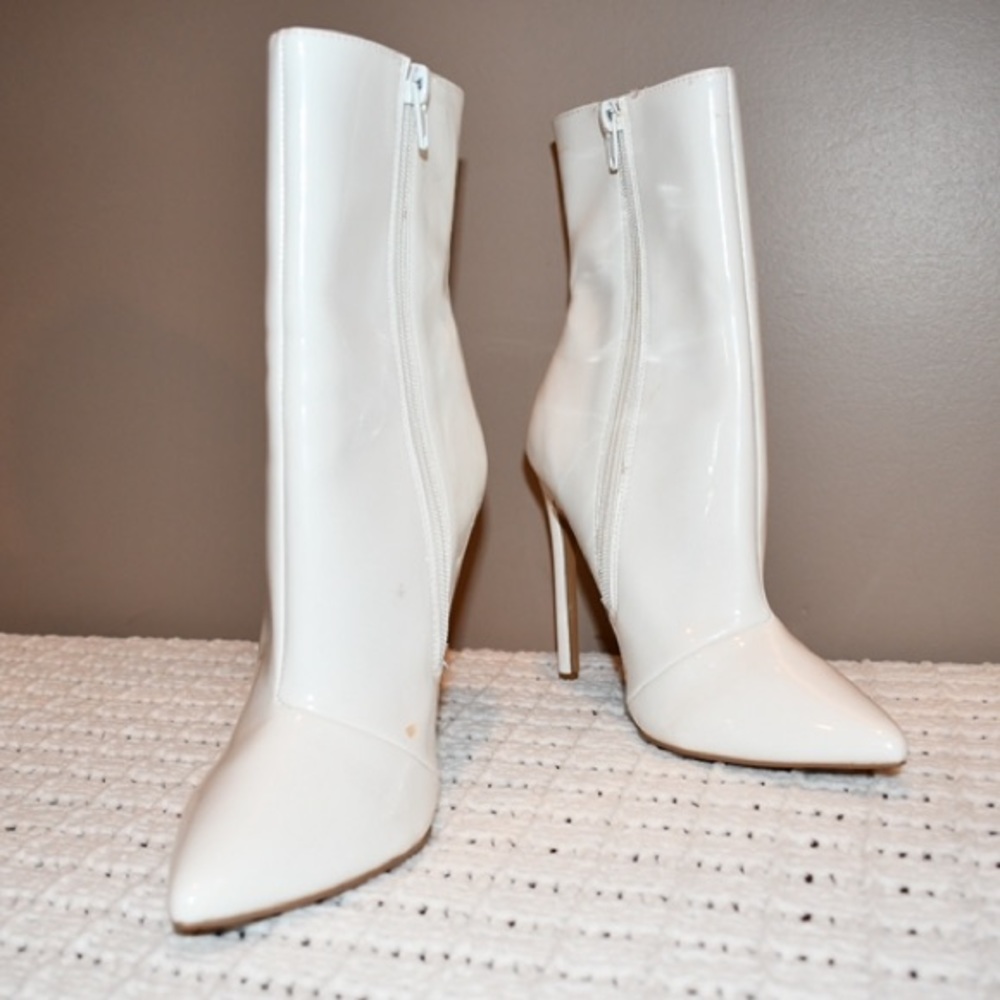 Steve Madden White Wagner Boots